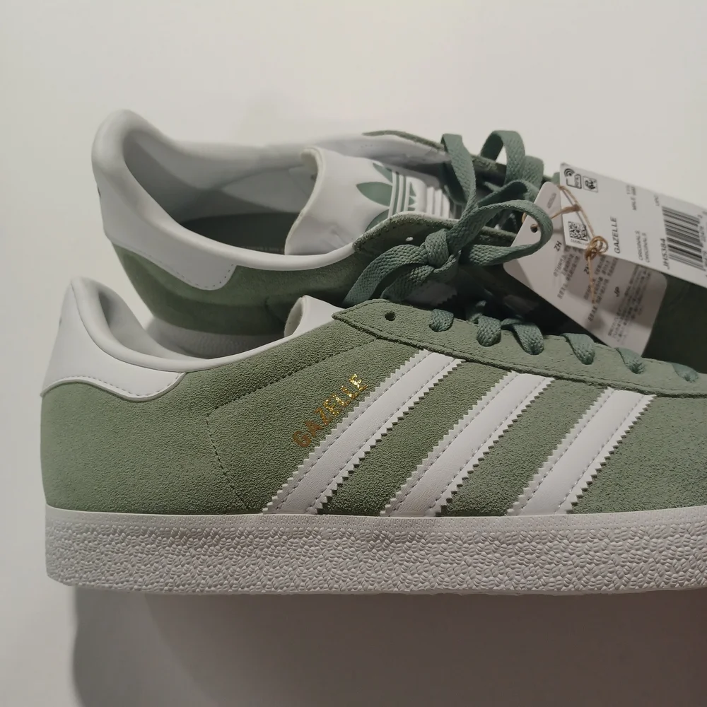 Adidas Gazelle Green and White Sneakers - Picture 5 of 11